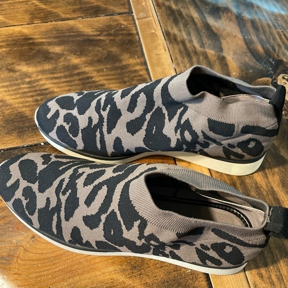 Louise et Cie Breyson Tan Leopard Print Sneaker size 9.5 - Picture 10 of 11